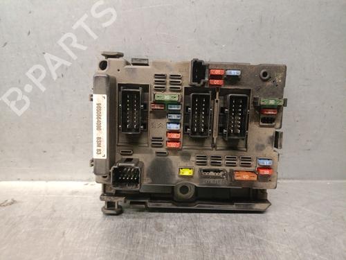 Used Fuse box Fuse box 38776194 38776194
