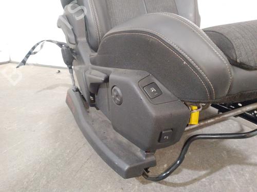 Right front seat PEUGEOT 3008 II SUV (MC_, MR_, MJ_, M4_) 1.2 THP/ PureTech 130 (MRHNSM, MRHNSU, MRHNSJ, MRHNYW,... | BP31886375C16 