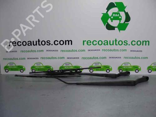 Used Front windshield wiper arm KIA SORENTO I (JC) 2.5 CRDi 4WD (140 hp) 3470424