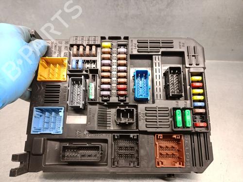 Fuse box PEUGEOT 3008 II SUV (MC_, MR_, MJ_, M4_) 1.5 BlueHDi 130 | BP24398062E1