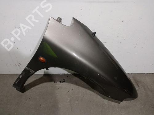 Guarda-lamas direito CHRYSLER VOYAGER / GRAND VOYAGER III (GS_, NS_) 3.8 (178 hp) 32249657