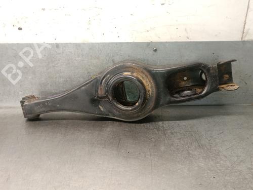 Venstre bagtil bærearm MITSUBISHI PAJERO III (V7_W, V6_W) 3.2 Di-D (V68W) (160 hp) 32137373