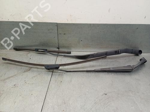 Used Front windshield wiper arm SSANGYONG KORANDO (CK) 2.0 e-XDi (175 hp) 30330510