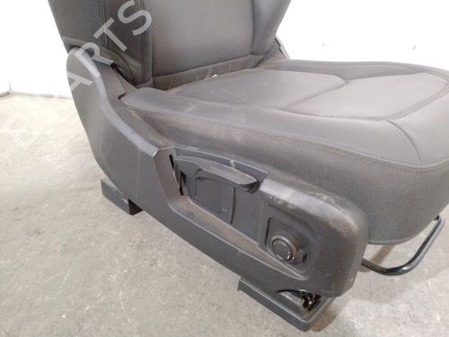 Right front seat LAND ROVER DEFENDER Station Wagon (L663) D250 MHEV 4x4 | BP30296102C16