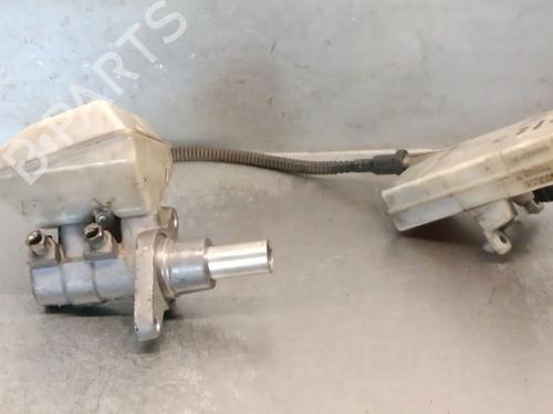 Used Brake master cylinder CITROËN C4 Picasso I MPV (UD_) 2.0 HDi 150 (150 hp) 25272272