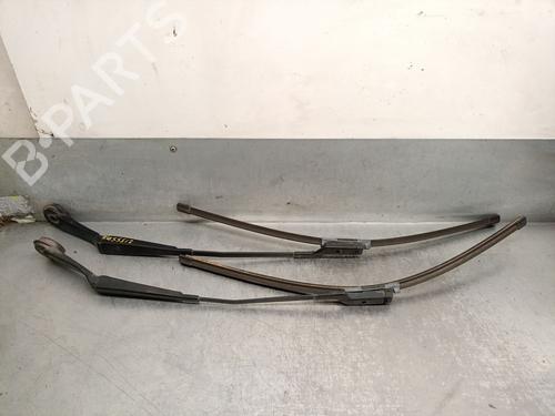 Used Front windshield wiper arm FORD FOCUS III 1.0 EcoBoost (125 hp) 21582698