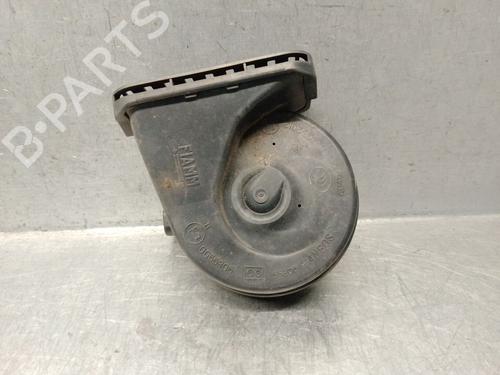 horn-jaguar-f-pace-x761-2015-33965344 main image