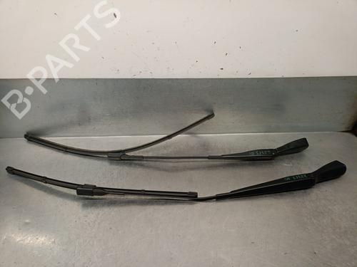 Used Front windshield wiper arm MERCEDES-BENZ CLA Shooting Brake (X118) CLA 200 (118.687) (163 hp) 25240059