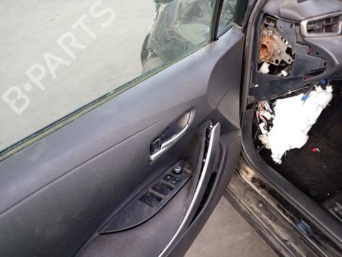 Radio TOYOTA COROLLA Saloon (_E21_) 1.8 VVTi Hybrid (ZWE211, MZEA12) | BP32454760E6 