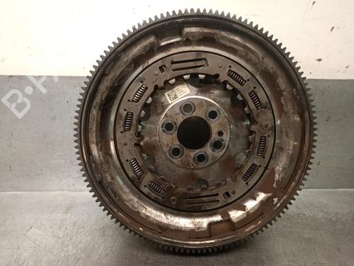 Volant Moteur AUDI A1 Sportback (8XA, 8XF) 1.4 TDI (90 hp) 31653488