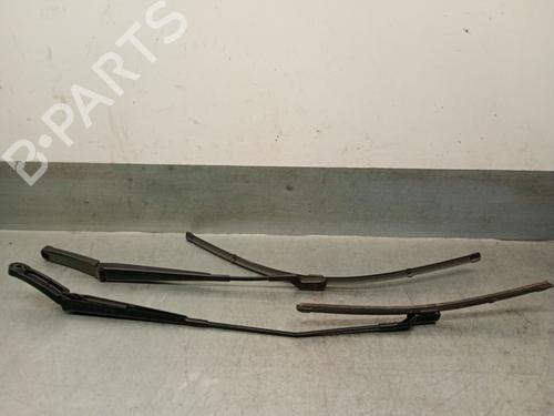 Used Front windshield wiper arm SEAT ARONA (KJ7, KJP) 1.0 TSI (95 hp) 23194017