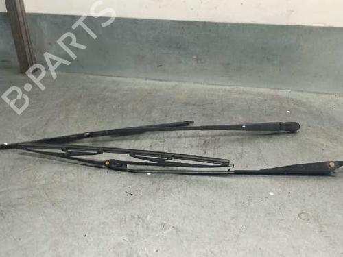 Used Front windshield wiper arm OPEL FRONTERA A (U92) 2.3 TD (5JMWL4) (100 hp) 7889201
