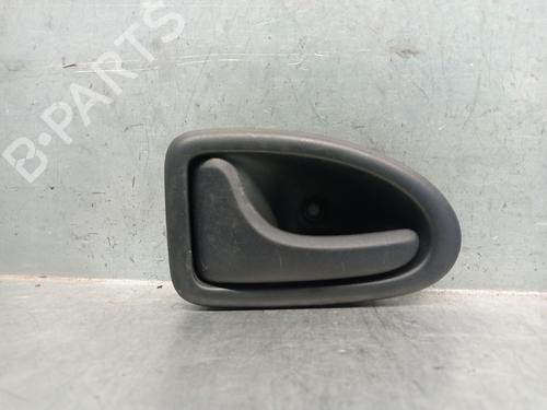 Venstre foran invendig håndtak RENAULT CLIO II (BB_, CB_) 1.2 (BB0A, BB0F, BB10, BB1K, BB28, BB2D, BB2H, CB0A,... (58 hp) 26220961