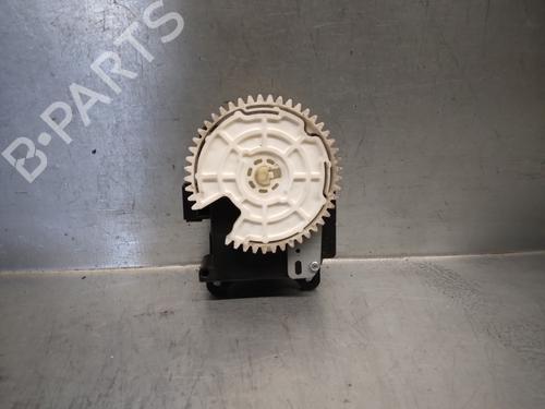 Used Heater blower motor TOYOTA YARIS (_P13_) 1.5 Hybrid (NHP130_, NHP130) (101 hp) 15984754