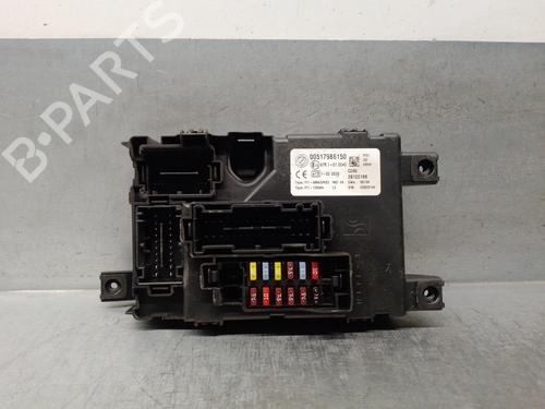 Used Fuse box Fuse box 37240048 37240048