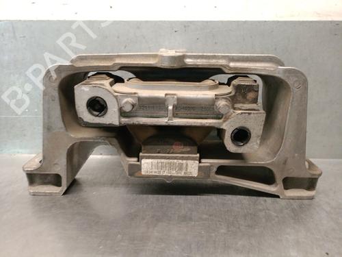 Used Engine mount Engine mount MERCEDES-BENZ A-CLASS (W176) A 200 CDI / d (176.008) (136 hp) 40498502 40498502