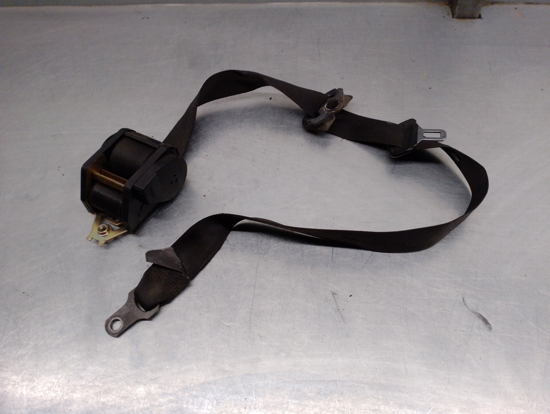 3255550 Front left seatbelt BMW 5 (E34) 525 tds 13258850 | B-Parts