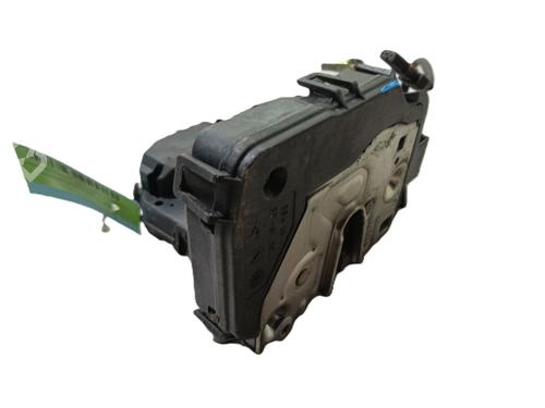 Używane Zamek drzwi przednich lewych MERCEDES-BENZ E-CLASS (W211) E 220 CDI (211.006) (150 hp) 30611109