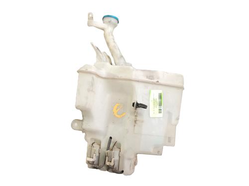 Used Windscreen washer tank Windscreen washer tank SUZUKI GRAND VITARA II (JT, TE, TD) 1.9 DDiS All-wheel Drive (JT419, TD44, JB419WD, JB419XD,... (129 hp) 35769760 35769760
