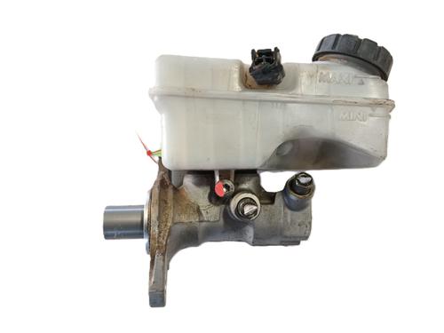 Used Brake master cylinder RENAULT CAPTUR I (J5_, H5_) 1.5 dCi 90 (J5N4, J5M5, J5MW, J5M6, J5AL, J5AJ) (90 hp) 31329375