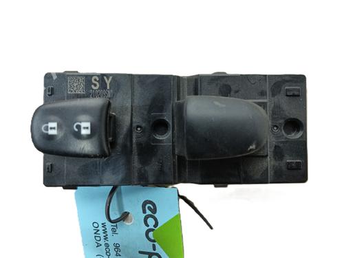 Interrupteur de vitre avant droite NISSAN JUKE (F16_) 1.0 (114 hp) 28138104