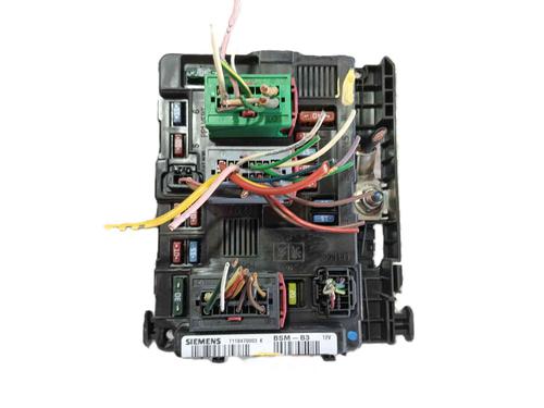 Used Fuse box Fuse box 37192639 37192639
