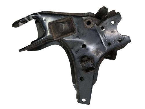 Used Right front suspension arm NISSAN TERRANO II (R20) 2.7 TDi 4WD (125 hp) 21789903