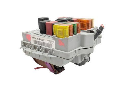 Used Fuse box FIAT DOBLO MPV (119_, 223_) 1.9 JTD (105 hp) 10686708