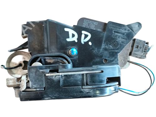 Used Front right lock MERCEDES-BENZ VITO / MIXTO Van (W639) 111 CDI (639.601, 639.603, 639.605) (109 hp) 28576428