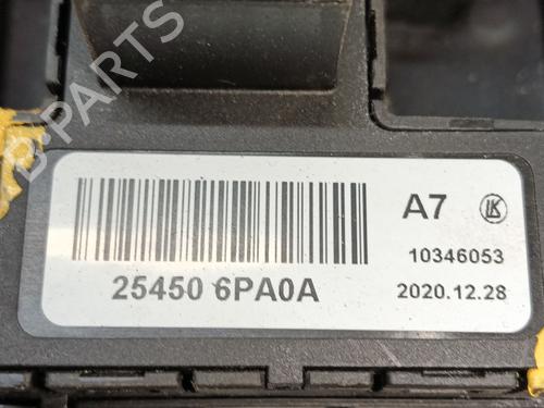 Switch NISSAN JUKE (F16_) 1.0 | BP31014517I30