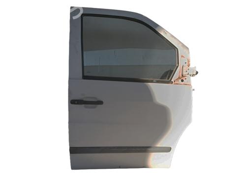 Used Right front door MERCEDES-BENZ VITO Van (W638) 112 CDI 2.2 (638.094) (122 hp) 17672585