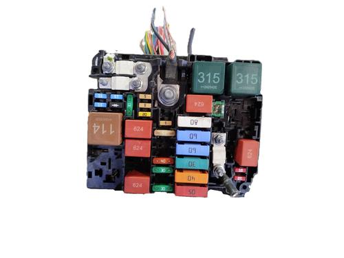 Used Fuse box Fuse box CITROËN C4 III (BA_, BB_, BC_) 1.2 PureTech 130 (BAHNSA, BAHNSB) (130 hp) 39406571 39406571