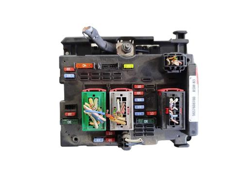 Used Fuse box Fuse box 38959503 38959503