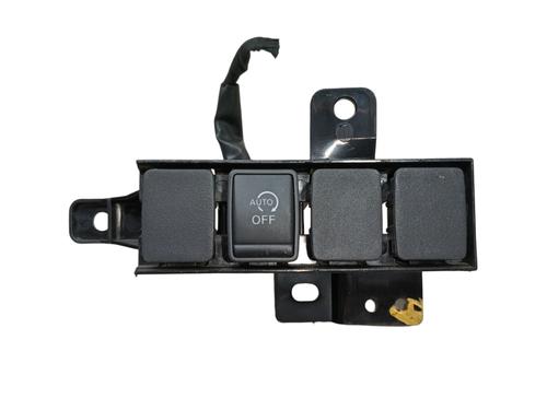 switch-nissan-qashqai-ii-j11-j11_-2013-34215609 main image