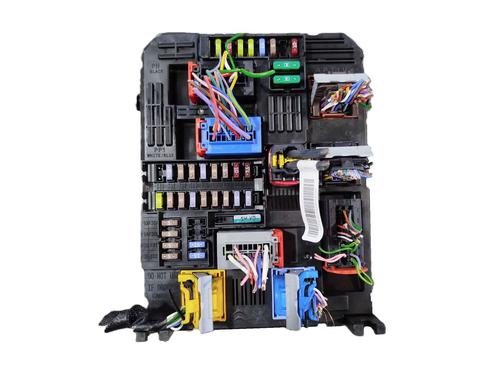 Used Fuse box Fuse box 39406570 39406570