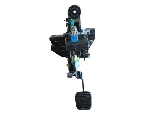 Used Clutch pedal RENAULT TRAFIC III Van (FG_) 1.6 dCi 90 (FGME) (90 hp) 28107155