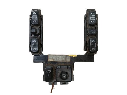 Venstre fortil elrude kontakt MERCEDES-BENZ E-CLASS (W210) E 300 Turbo-D (210.025) (177 hp) 31337442