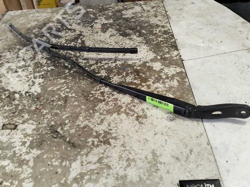Used Front windshield wiper arm Front windshield wiper arm 39464535 39464535