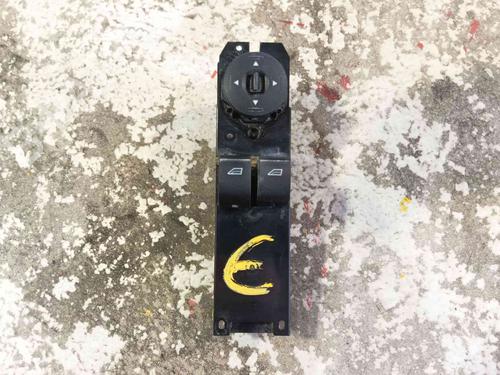Venstre fortil elrude kontakt Venstre fortil elrude kontakt FORD TRANSIT COURIER B460 MPV 1.5 TDCi (75 hp) 36772474 36772474