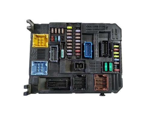 Used Fuse box Fuse box 39464507 39464507