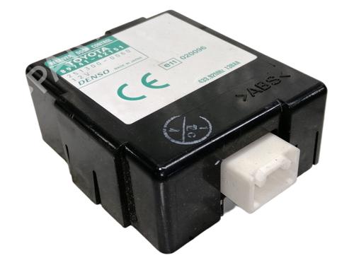 Used Comfort control module TOYOTA RAV 4 II (_A2_) [2000-2005]  10634778
