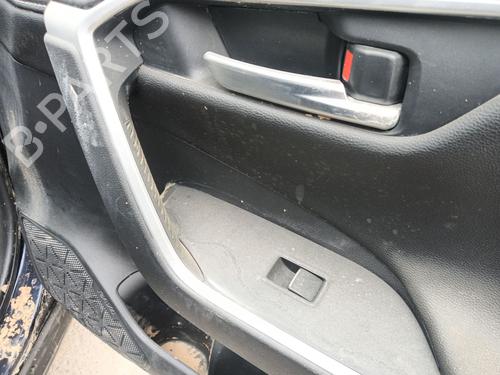 Armrest / Center console TOYOTA RAV 4 V (_A5_, _H5_) 2.5 Hybrid AWD (AXAH54) | BP32502683I20 