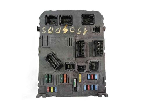 Used Fuse box Fuse box 36422194 36422194