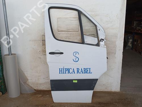 Used Right front door MERCEDES-BENZ SPRINTER 3,5-t Platform/Chassis (B906) 313 CDI (906.131, 906.133, 906.135, 906.231, 906.233,... (129 hp) 32176634