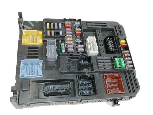 Used Fuse box PEUGEOT 3008 II SUV (MC_, MR_, MJ_, M4_) 1.6 THP 165 (M45GYW, M45GZW, M45GYV) (165 hp) 6113613