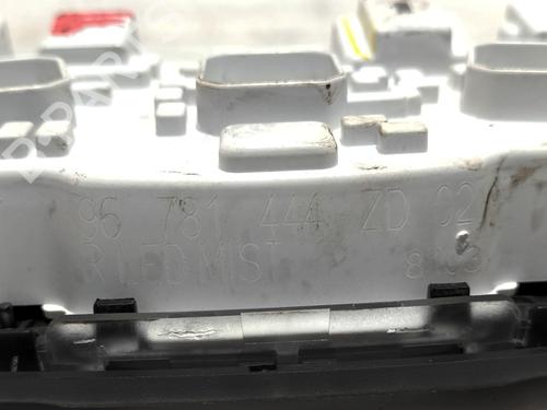 Interior roof light PEUGEOT 3008 II SUV (MC_, MR_, MJ_, M4_) 1.6 THP 165 (M45GYW, M45GZW, M45GYV) | BP7407845I8