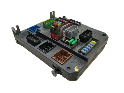 Used Fuse box CITROËN C4 II (NC_) 1.6 BlueHDi 100 (99 hp) 31823014