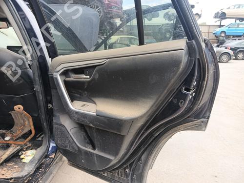 Armrest / Center console TOYOTA RAV 4 V (_A5_, _H5_) 2.5 Hybrid AWD (AXAH54) | BP32502683I20 