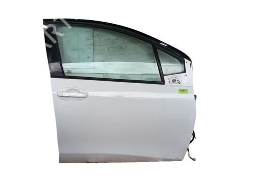 Used Right front door TOYOTA YARIS (_P13_) 1.5 Hybrid (NHP130_, NHP130) (101 hp) 27866212