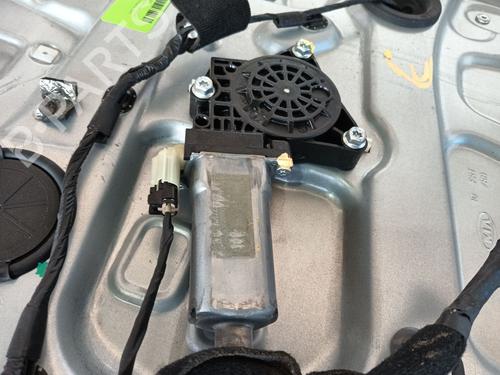 Front right window mechanism KIA CARENS III MPV (UN) 2.0 CRDi 115 | BP30154170C23